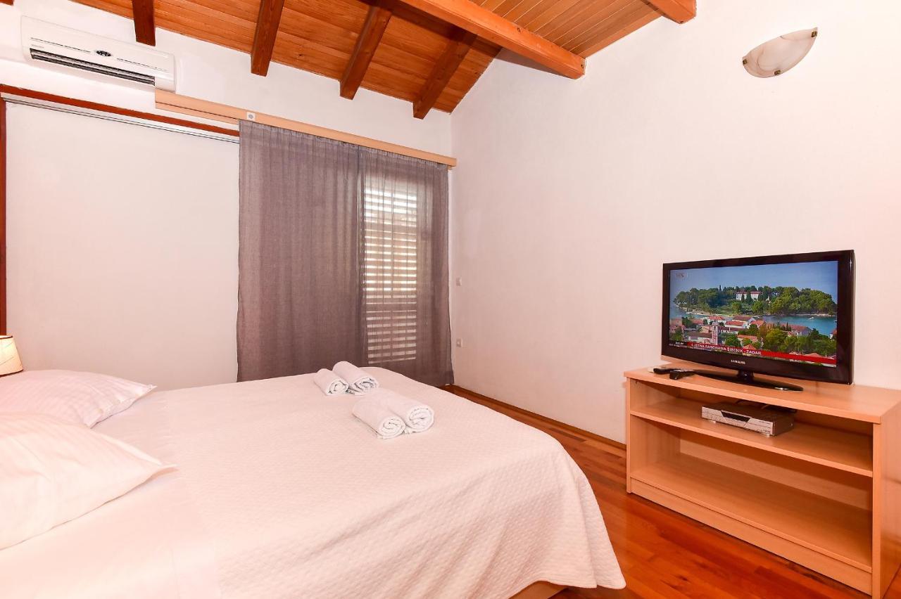 Apartmani Mate Макарска Екстериор снимка