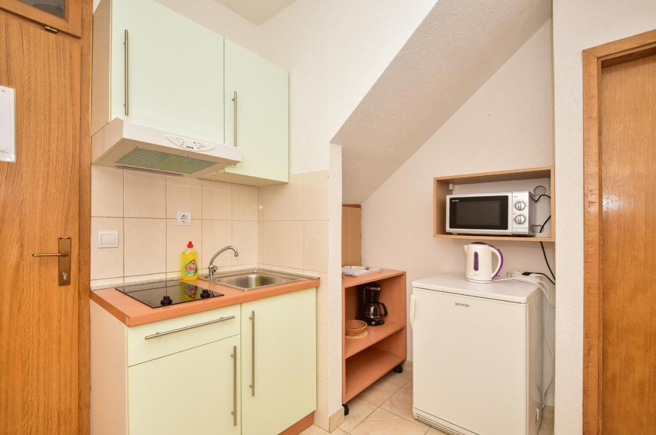 Apartmani Mate Макарска Екстериор снимка