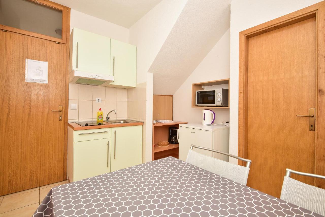 Apartmani Mate Макарска Екстериор снимка