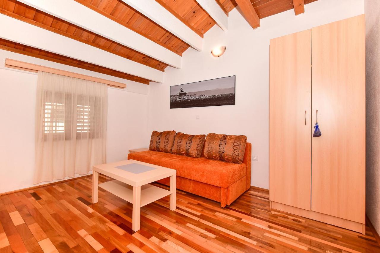 Apartmani Mate Макарска Екстериор снимка