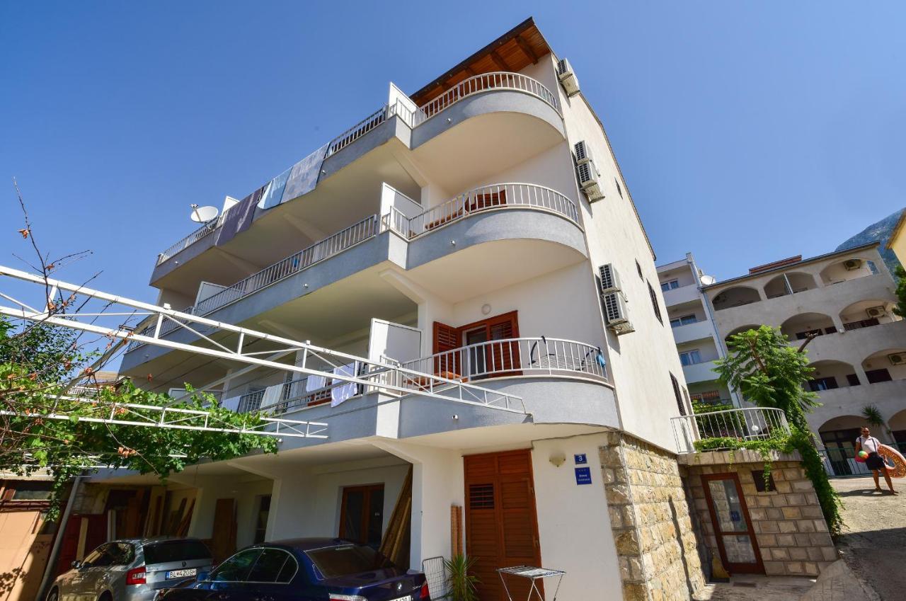 Apartmani Mate Макарска Екстериор снимка