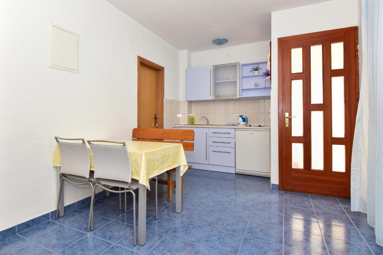 Apartmani Mate Макарска Екстериор снимка