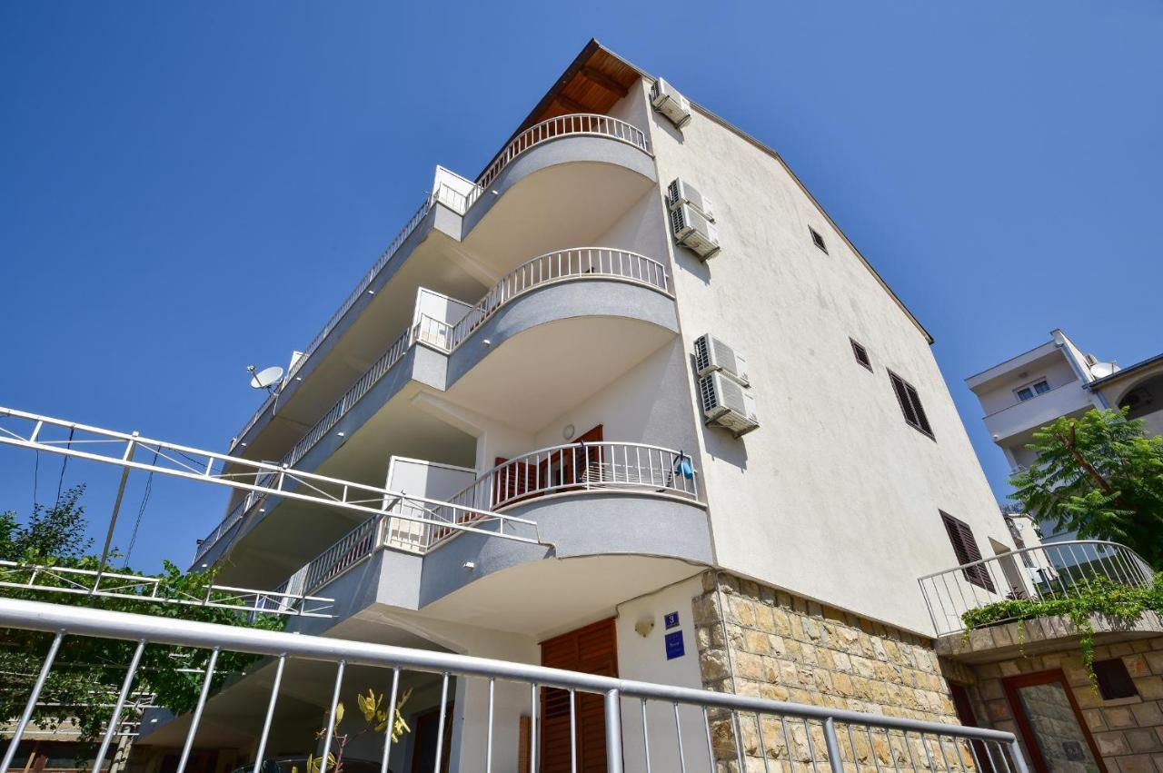 Apartmani Mate Макарска Екстериор снимка