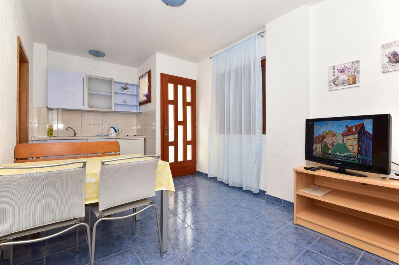 Apartmani Mate Макарска Екстериор снимка