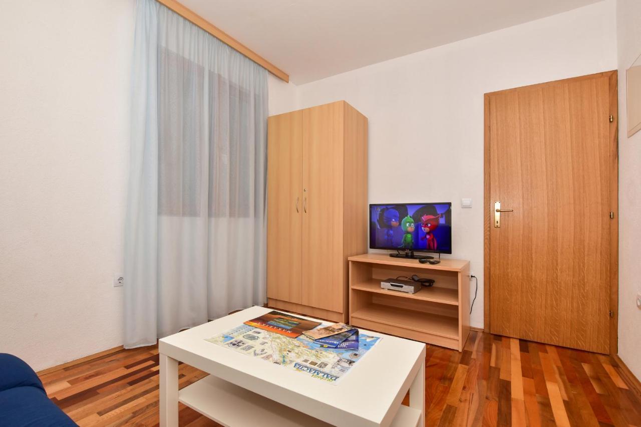 Apartmani Mate Макарска Екстериор снимка