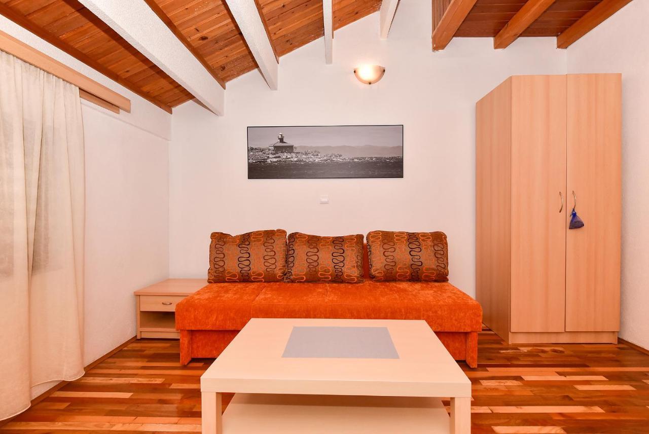 Apartmani Mate Макарска Екстериор снимка