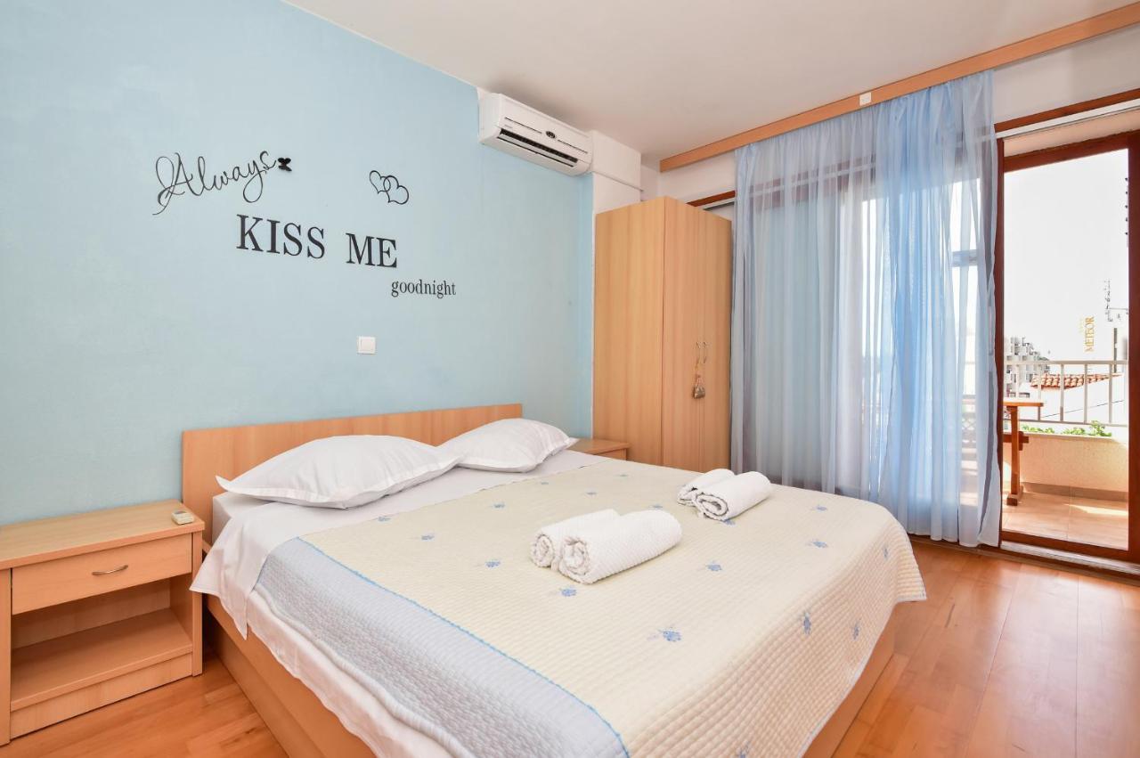 Apartmani Mate Макарска Екстериор снимка