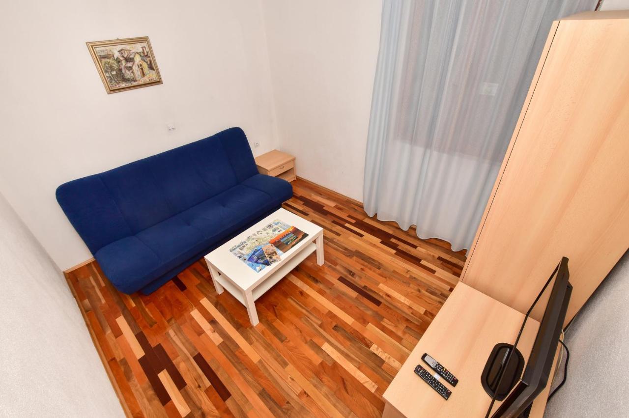 Apartmani Mate Макарска Екстериор снимка