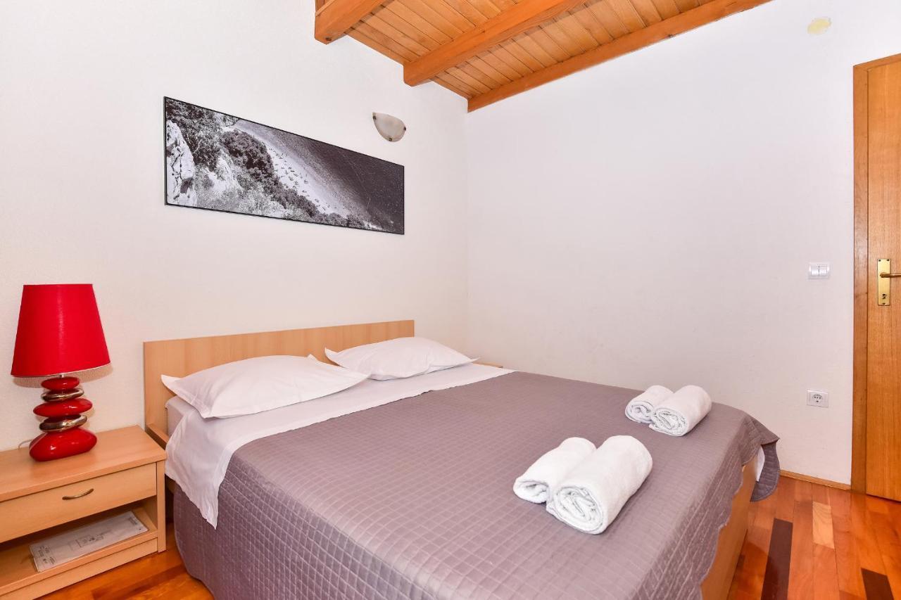 Apartmani Mate Макарска Екстериор снимка