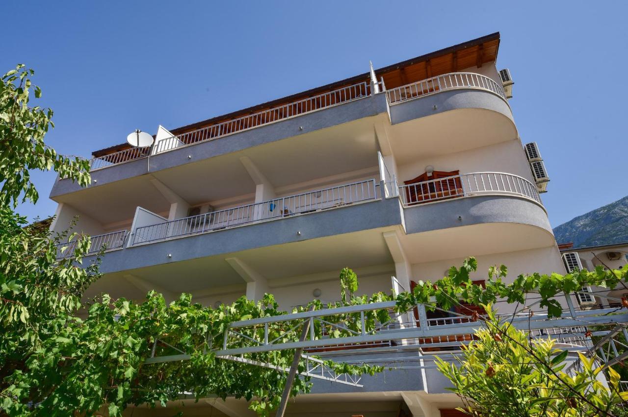 Apartmani Mate Макарска Екстериор снимка