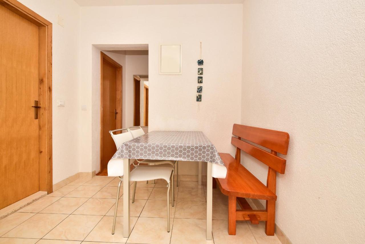 Apartmani Mate Макарска Екстериор снимка